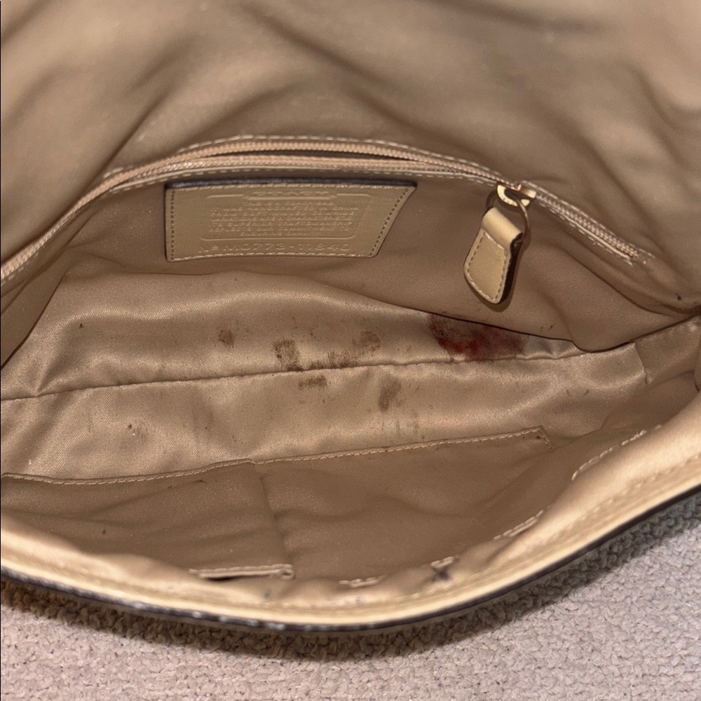 Coach Cream Leather Shoulder Bag - Picture 7 of 13